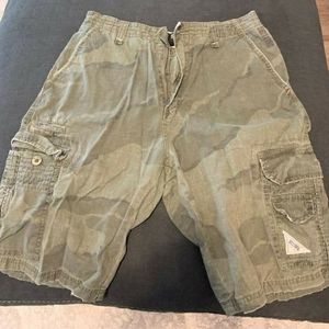 Men’s Billabong cargo. Size 31.
